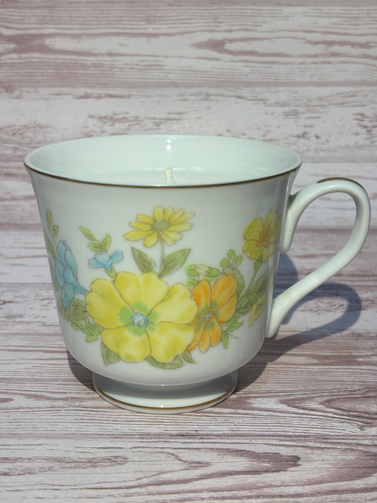 Teacup Candle Medium | Yellow Flowers | Autumn Breeze