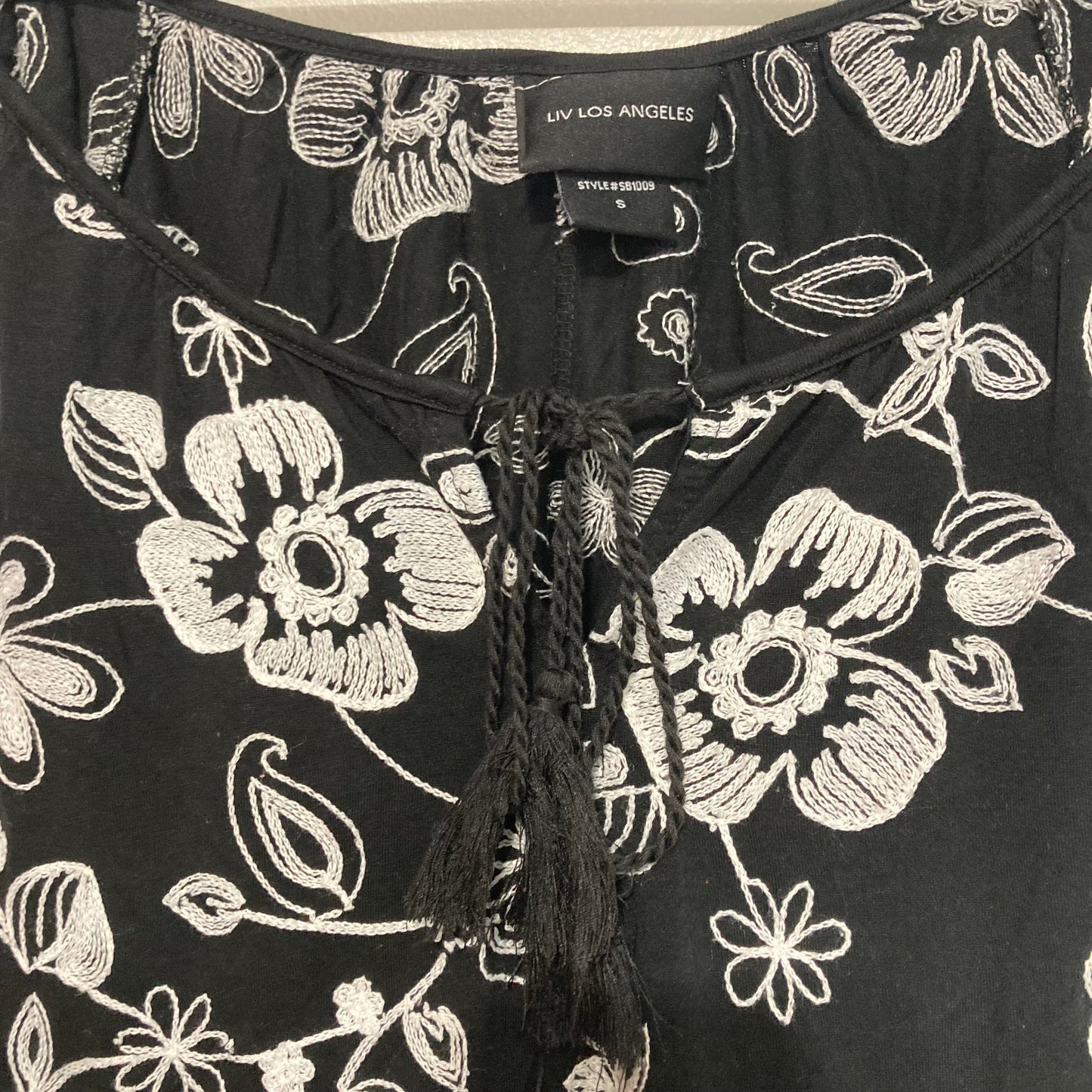 Top - Embroidered Flowers Liv Los Angeles - Small