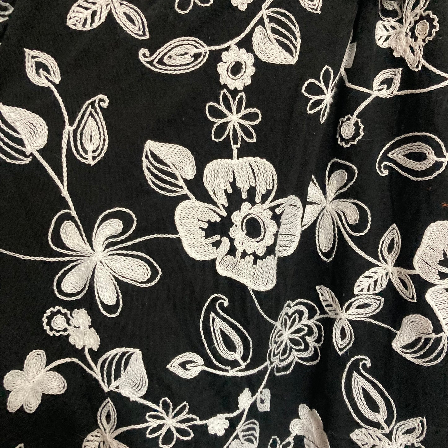 Top - Embroidered Flowers Liv Los Angeles - Small