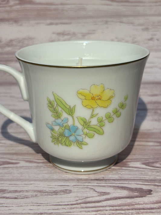 Teacup Candle Medium | Yellow Flowers | Autumn Breeze